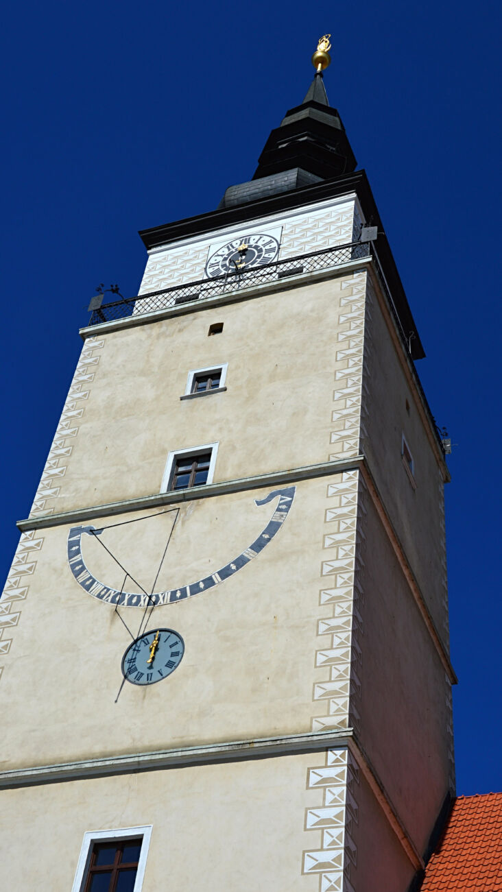 Mestská veža v Trnave a slnečné hodiny