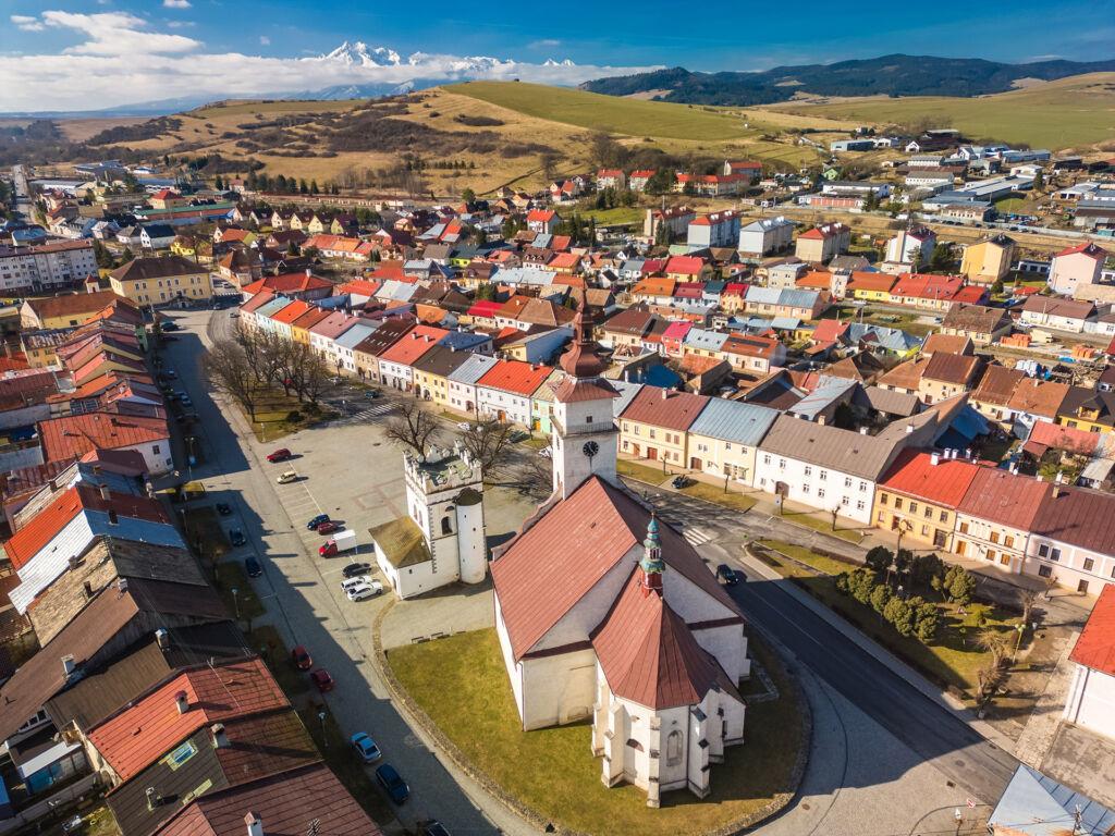 Podolínec - Kostol Nanebovzatia Panny Márie a renesančná zvonica