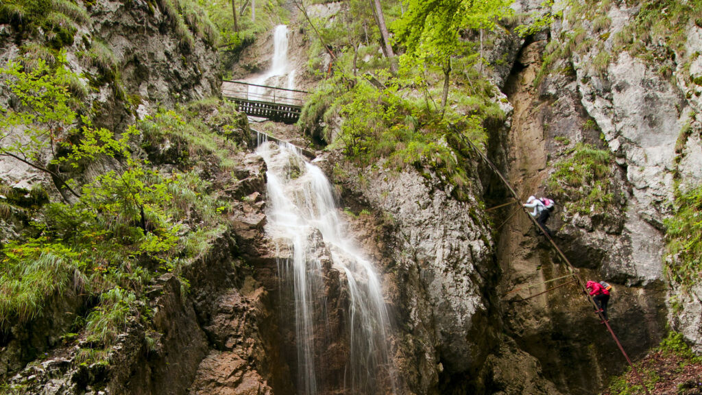 Sokolia dolina a Závojový vodopád
