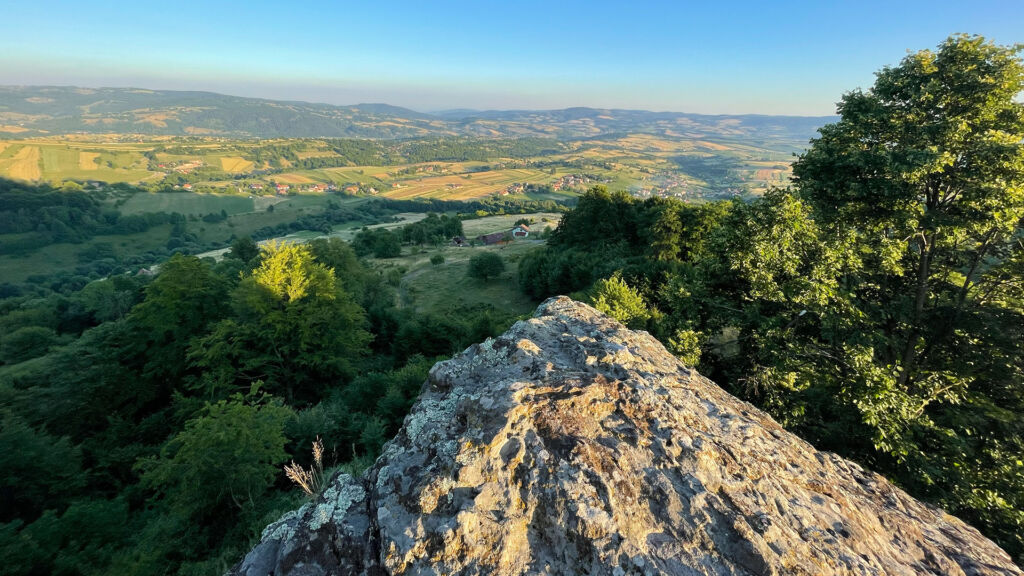 Výhľady z Melichovej skaly na Podpoľanie