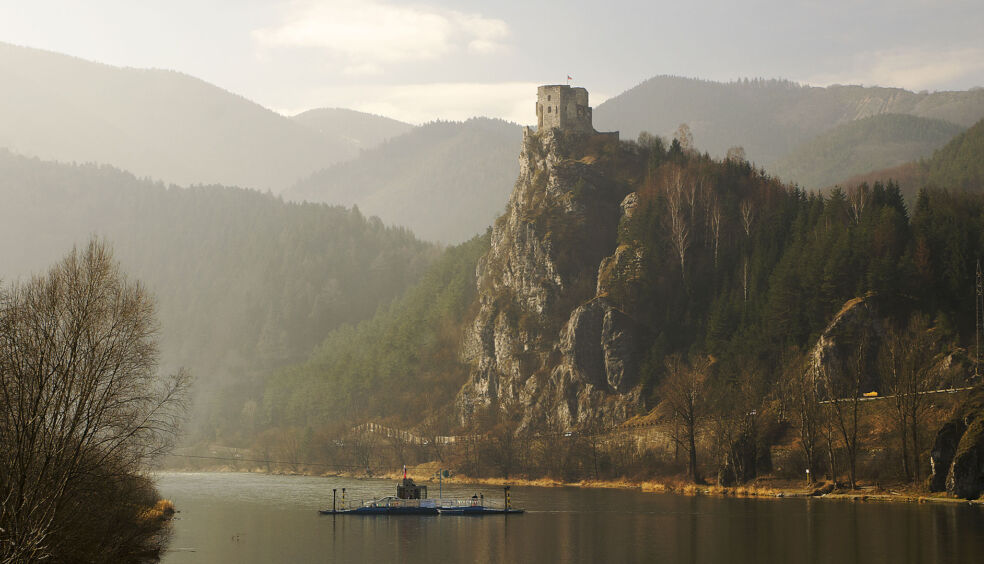 Hrad Strečno – strážny hrad pri ceste do Turca