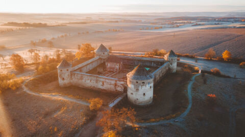 Kláštor Bzovík, ktorý sa neskôr stal pevnosťou