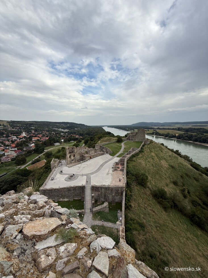 Hrad Devín – symbol Slovenska na sútoku Moravy a Dunaja