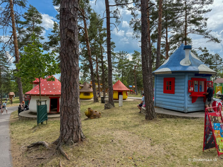 Vyhliadková veža Čajka v oblakoch Bojnice