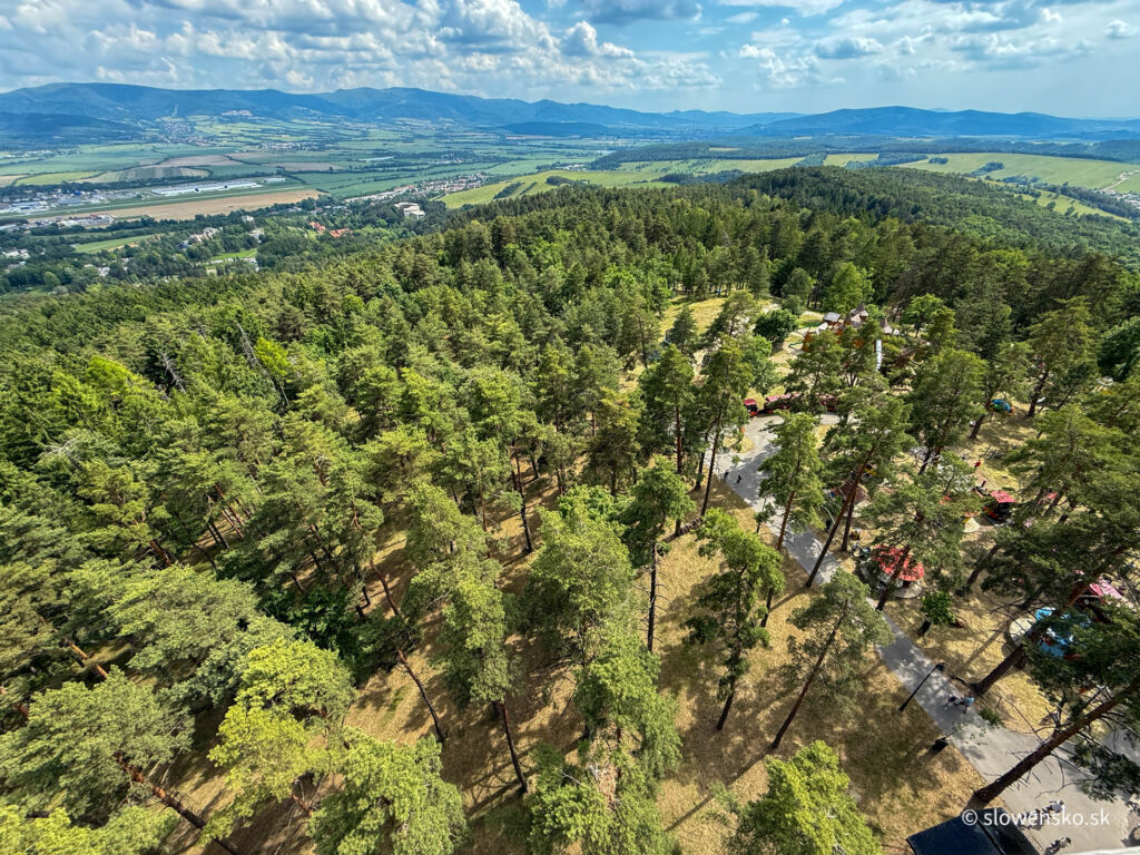 Vyhliadková veža Čajka v oblakoch Bojnice